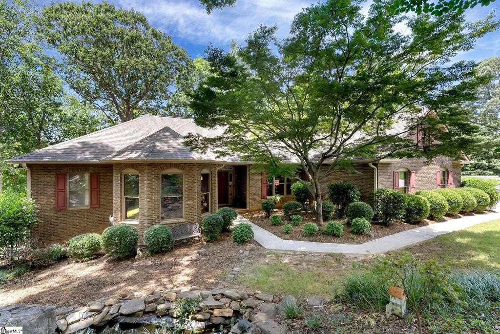 124 Lake Point Drive, Taylors, SC 29687