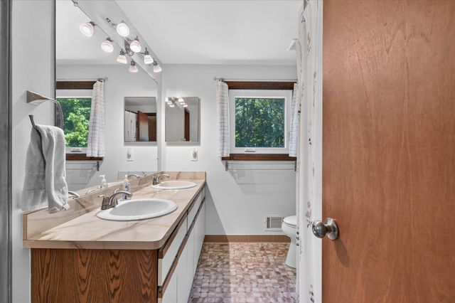 5769 Meadowview Street, Ypsilanti, MI 48197