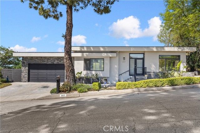 2637 N Mountain Avenue, Claremont, CA 91711