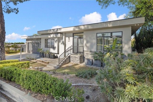 2637 N Mountain Avenue, Claremont, CA 91711