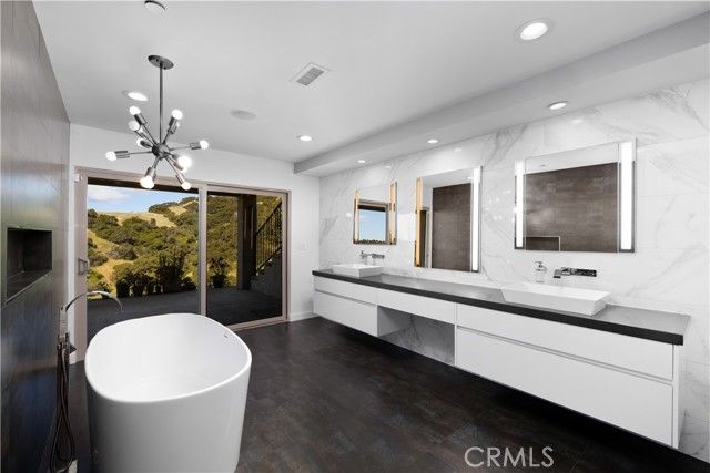 2637 N Mountain Avenue, Claremont, CA 91711