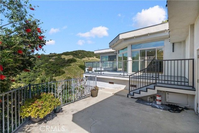 2637 N Mountain Avenue, Claremont, CA 91711