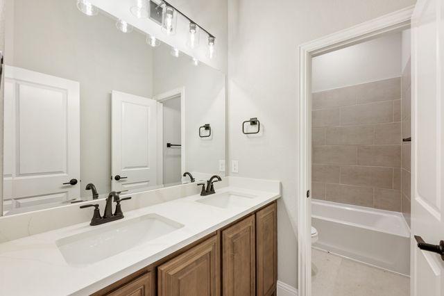 211 Memory Lane, Waxahachie, TX 75165