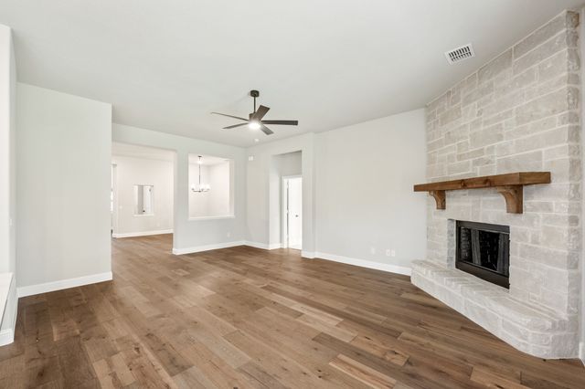 211 Memory Lane, Waxahachie, TX 75165