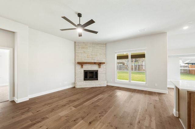 211 Memory Lane, Waxahachie, TX 75165