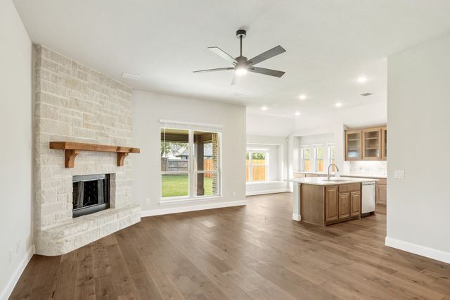 211 Memory Lane, Waxahachie, TX 75165