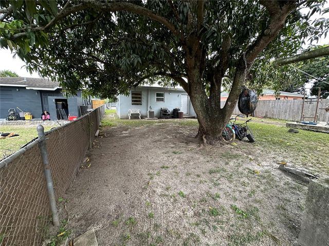 10229 SW 175th St, Miami, FL 33157