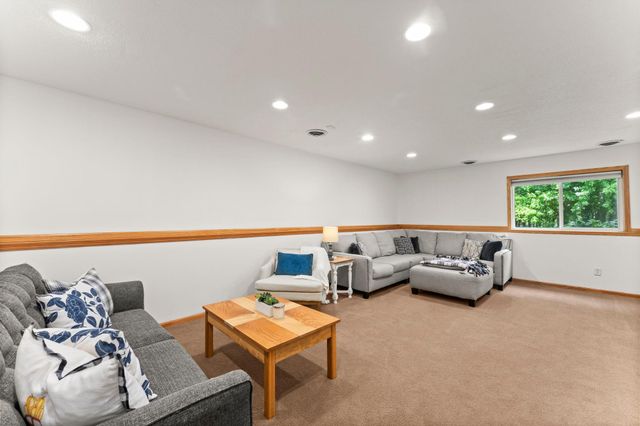 735 Marigold Drive, Cambridge, MN 55008