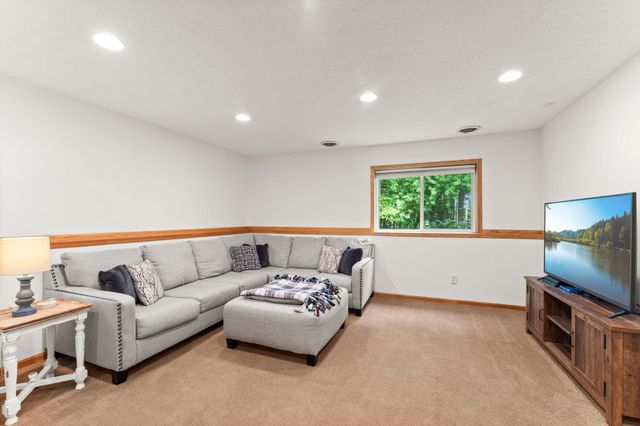 735 Marigold Drive, Cambridge, MN 55008