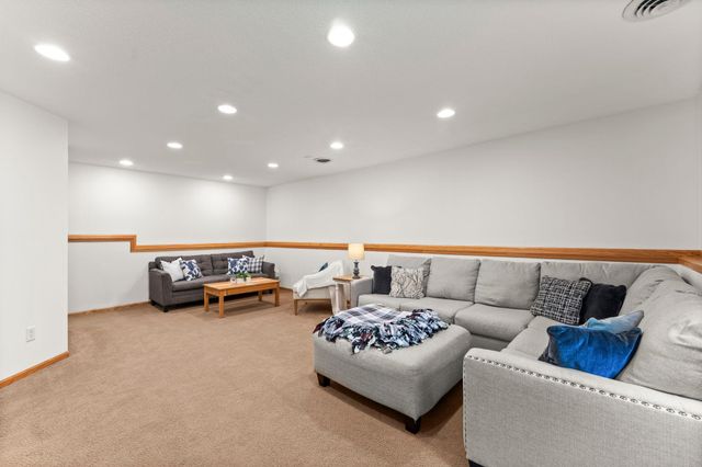 735 Marigold Drive, Cambridge, MN 55008