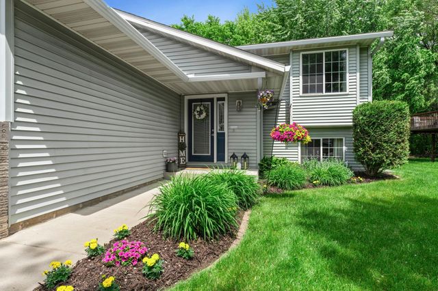 735 Marigold Drive, Cambridge, MN 55008