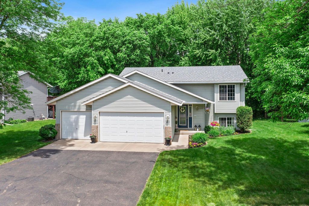 735 Marigold Drive, Cambridge, MN 55008
