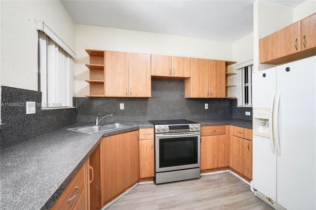 631 SW 10th St, Florida City, FL 33034