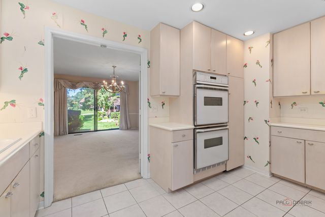 3875 S Mission Hills Road, Northbrook, IL 60062