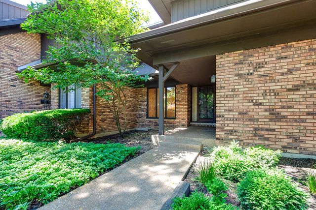 3875 S Mission Hills Road, Northbrook, IL 60062