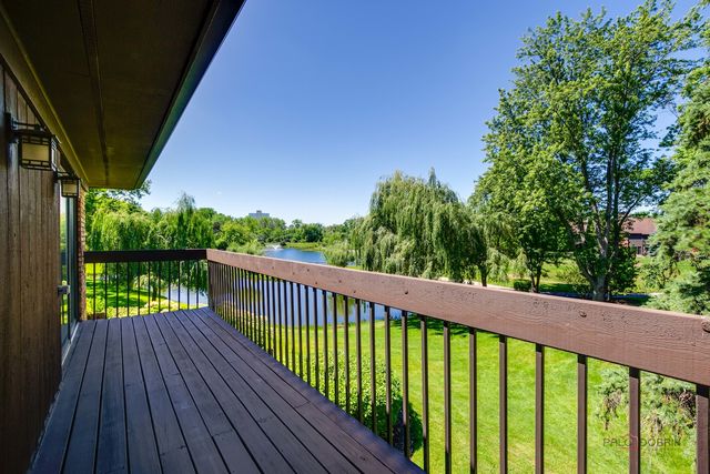 3875 S Mission Hills Road, Northbrook, IL 60062