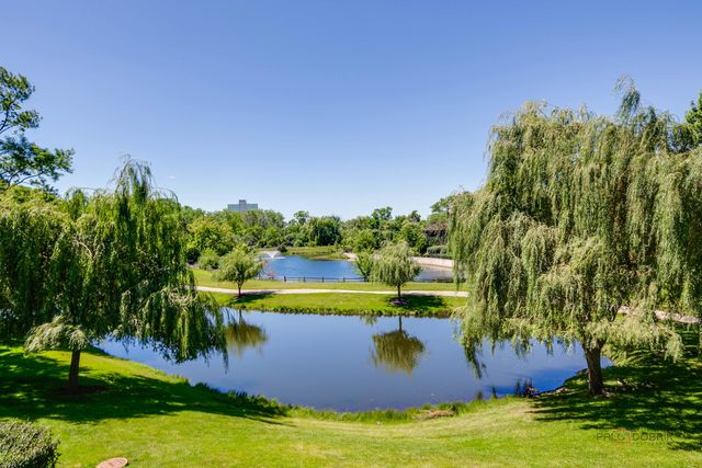 3875 S Mission Hills Road, Northbrook, IL 60062