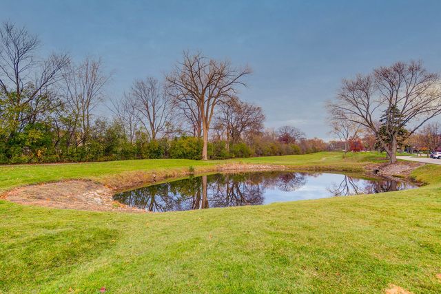 3875 S Mission Hills Road, Northbrook, IL 60062