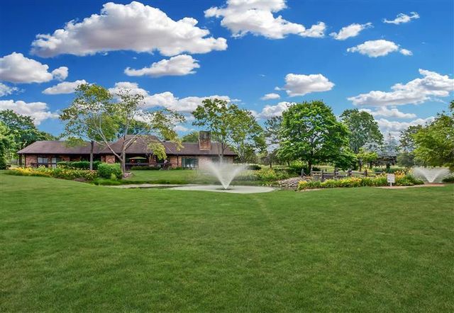 3875 S Mission Hills Road, Northbrook, IL 60062
