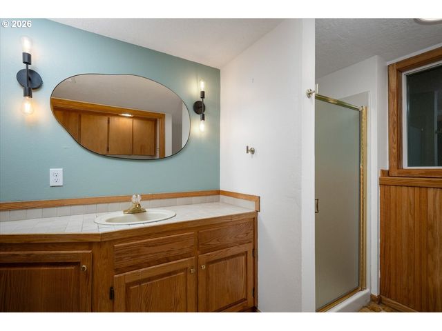 15931 Se HEIDI Ln, Damascus, OR 97089
