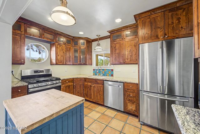 3973 E Desmond Lane, Tucson, AZ 85712