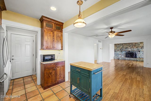 3973 E Desmond Lane, Tucson, AZ 85712