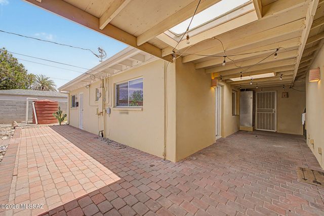 3973 E Desmond Lane, Tucson, AZ 85712