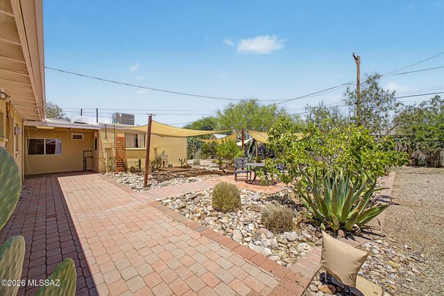 3973 E Desmond Lane, Tucson, AZ 85712