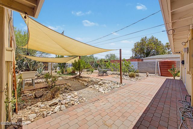 3973 E Desmond Lane, Tucson, AZ 85712