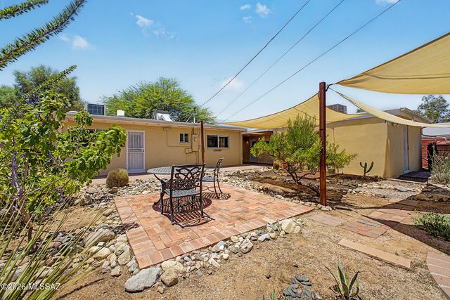3973 E Desmond Lane, Tucson, AZ 85712