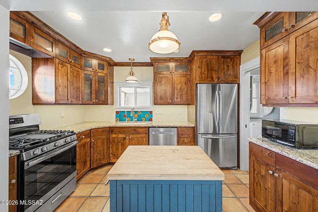 3973 E Desmond Lane, Tucson, AZ 85712