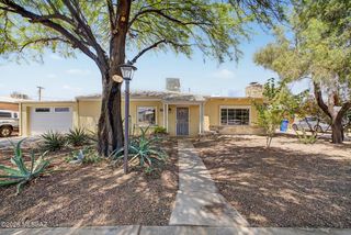 3973 E Desmond Lane, Tucson, AZ 85712