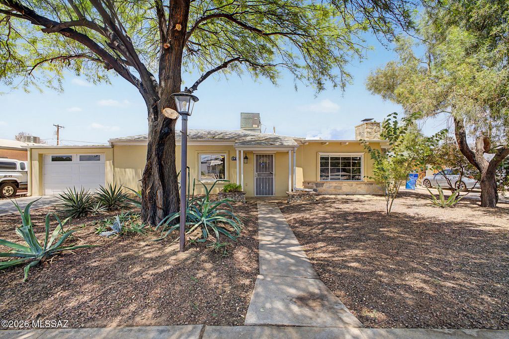 3973 E Desmond Lane, Tucson, AZ 85712