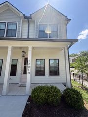 1201 Valerie Ln, Nashville, TN 37211