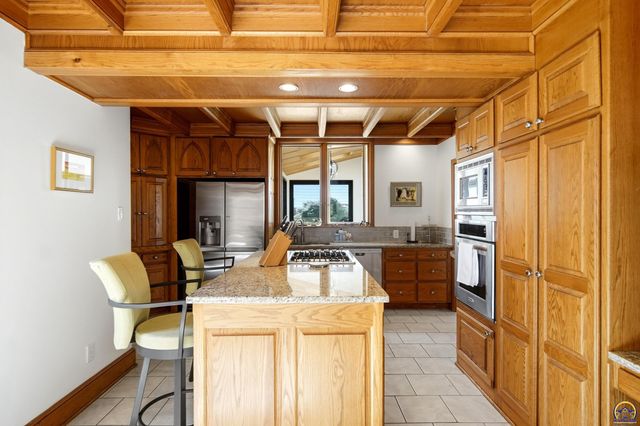 3315 SW 15th ST, Topeka, KS 66604