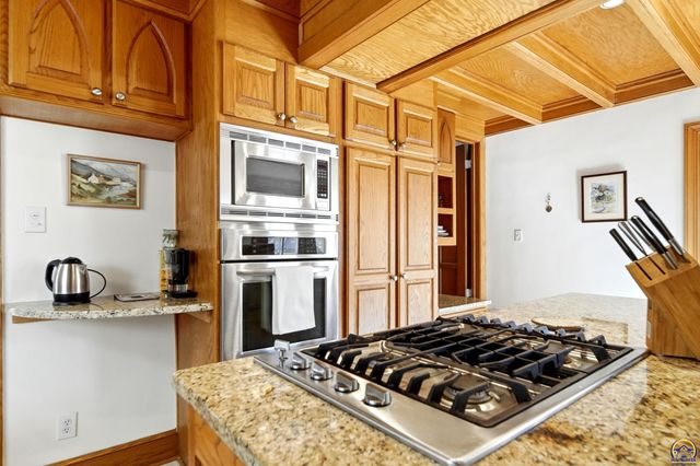 3315 SW 15th ST, Topeka, KS 66604