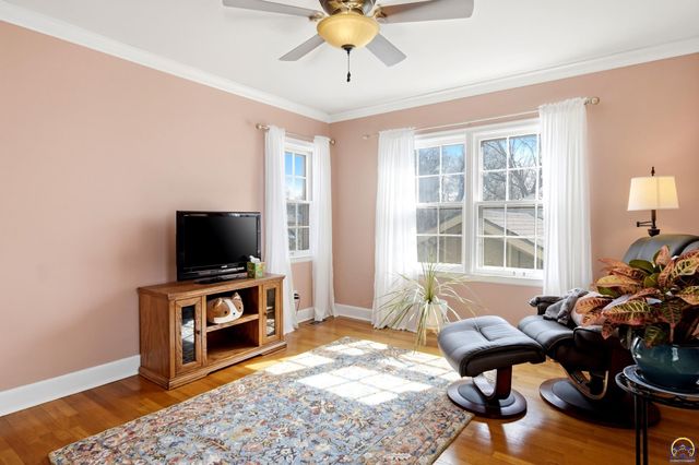 3315 SW 15th ST, Topeka, KS 66604