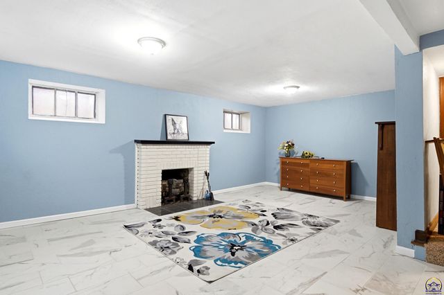 3315 SW 15th ST, Topeka, KS 66604