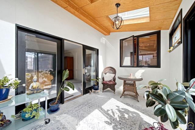 3315 SW 15th ST, Topeka, KS 66604