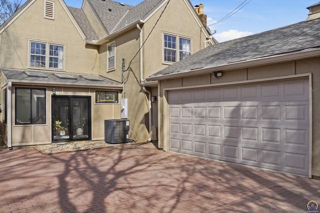 3315 SW 15th ST, Topeka, KS 66604