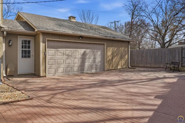 3315 SW 15th ST, Topeka, KS 66604