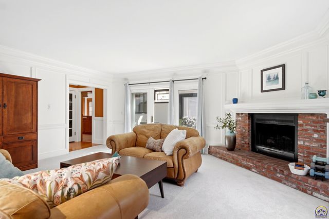 3315 SW 15th ST, Topeka, KS 66604