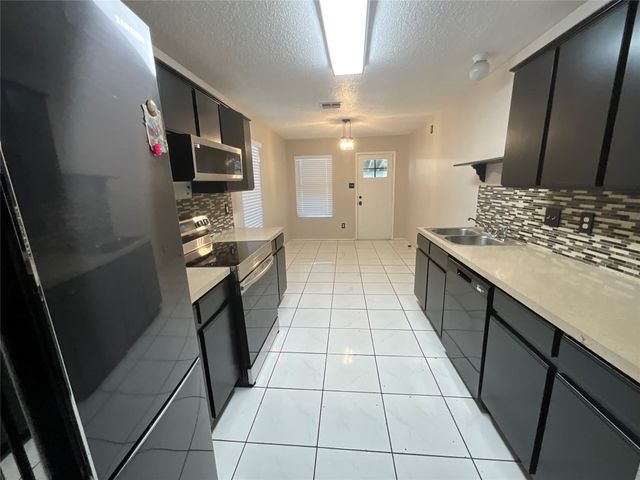 806 Langford Drive, Arlington, TX 76018