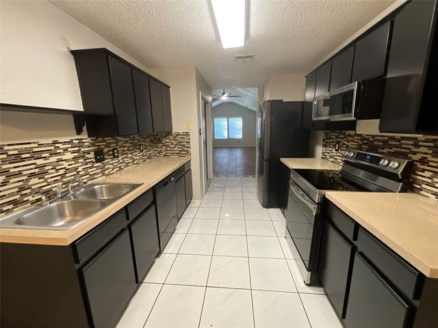 806 Langford Drive, Arlington, TX 76018