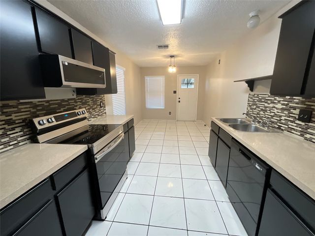 806 Langford Drive, Arlington, TX 76018