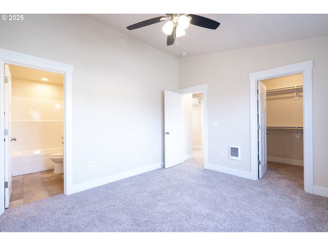 117 E JERSEY St, Gladstone, OR 97027