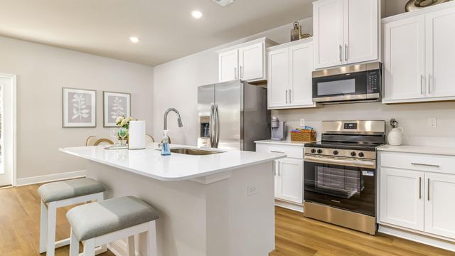 42 Hatten Court, Mary Esther, FL 32569