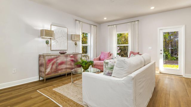 42 Hatten Court, Mary Esther, FL 32569