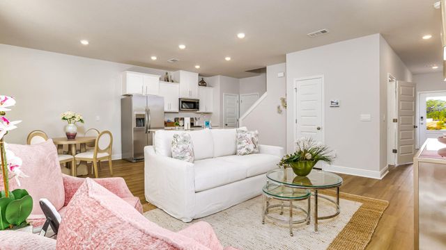 42 Hatten Court, Mary Esther, FL 32569