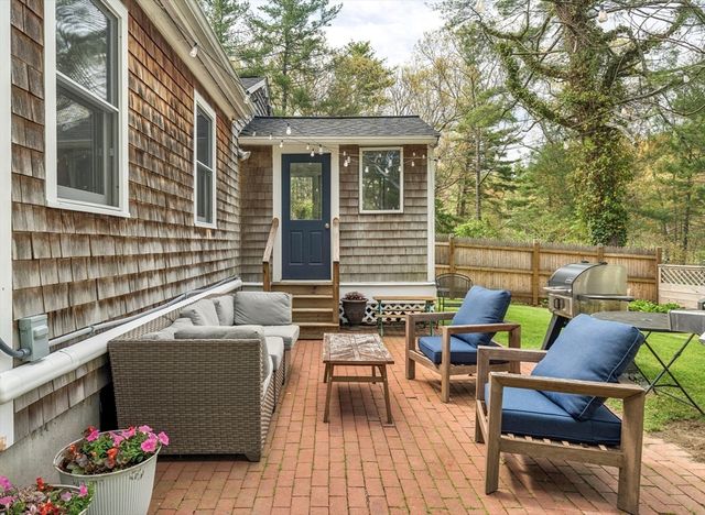 9 Mill St, Pembroke, MA 02359